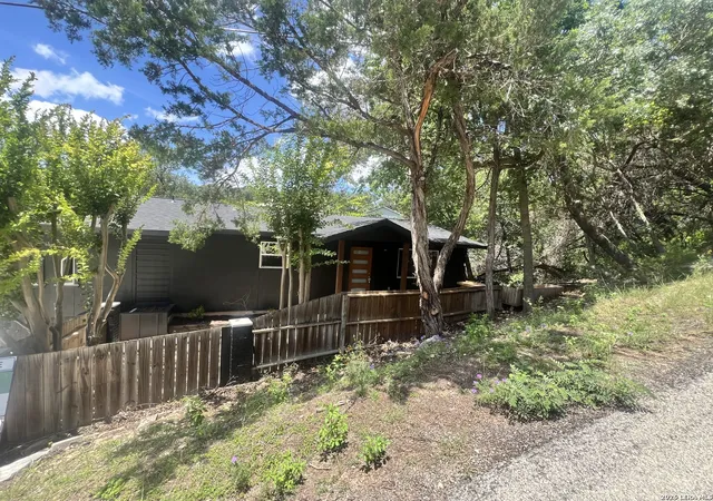 Photo 1 of Single family home for sale at 1156 Deerwood, Canyon Lake, TX 78133 | MLS# 1952472 | Listing updated on 2026-06-15