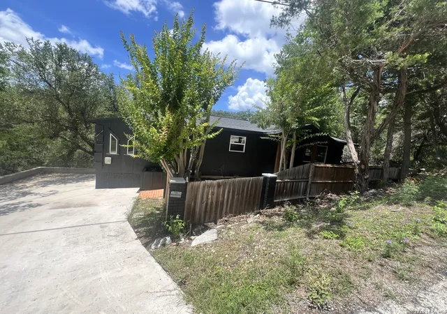 Photo 2 of Single family home for sale at 1156 Deerwood, Canyon Lake, TX 78133 | MLS# 1952472 | Listing updated on 2026-06-15