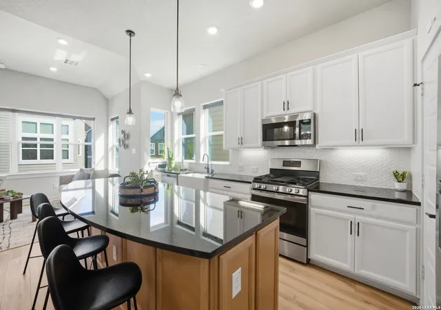 4th image of 5843 Whitby Rd Unit 6, San Antonio, TX 78240 | MLS# 1952511