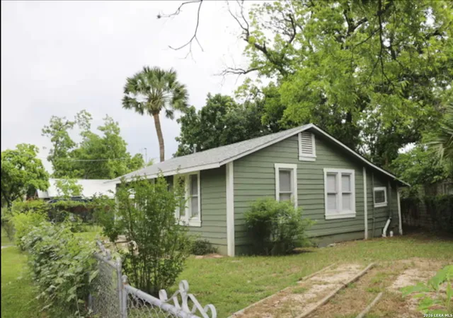Photo 2 of Sale Pending at 117 Nesbit, San Antonio, TX 78212 | MLS# 1952536 | Listing updated on 2026-05-16