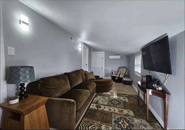Photo 4 of Sale Pending at 117 Nesbit, San Antonio, TX 78212 | MLS# 1952536 | Listing updated on 2026-05-16
