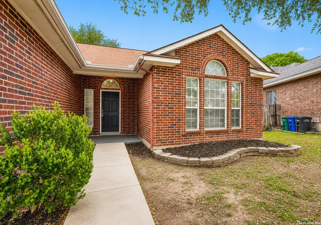 Photo 4 of Single family home for sale at 6374 Parkland Oaks Dr, San Antonio, TX 78240 | MLS# 1952573 | Listing updated on 2026-08-07