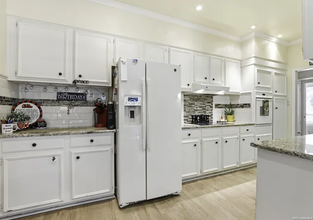 2nd image of 3678 Hidden Dr #502E, San Antonio, TX 78217 | MLS# 1952577