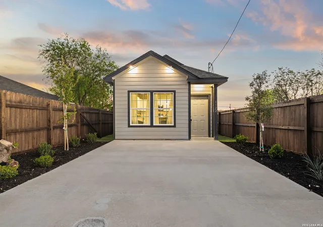 Photo 1 of Sale Pending at 1122 Elvira St, San Antonio, TX 78207 | MLS# 1952578 | Listing updated on 2026-05-07