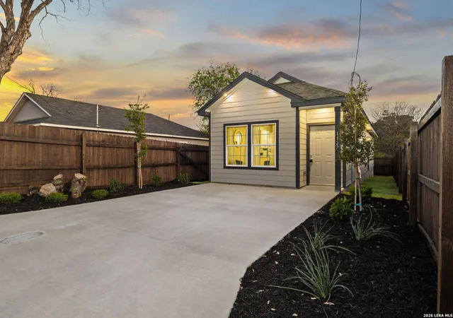 Photo 2 of Sale Pending at 1122 Elvira St, San Antonio, TX 78207 | MLS# 1952578 | Listing updated on 2026-05-07