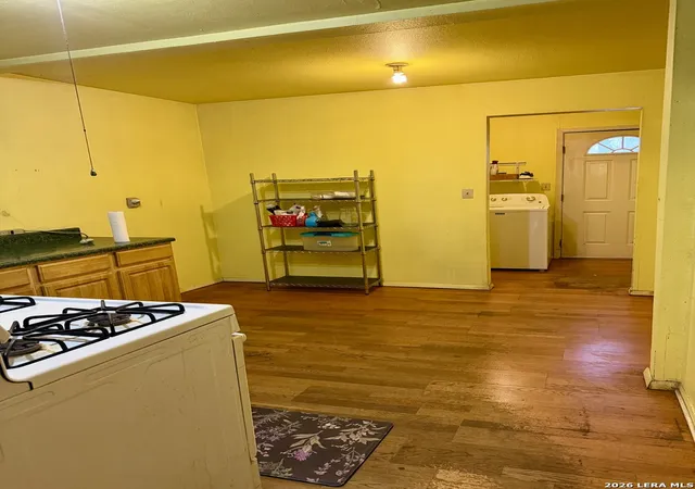 Photo 2 of Sale Pending at 437 Glendale, San Antonio, TX 78237 | MLS# 1952603 | Listing updated on 2026-04-09