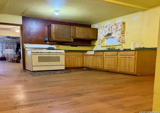 Photo 1 of Sale Pending at 437 Glendale, San Antonio, TX 78237 | MLS# 1952603 | Listing updated on 2026-04-09