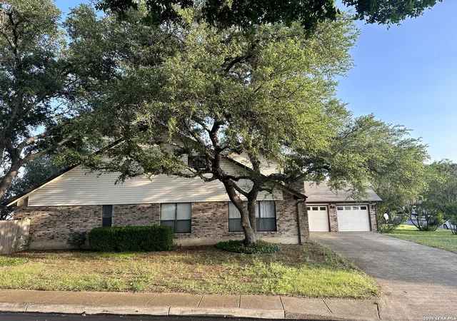 Photo 3 of Sale Pending at 1147 Summit Crst, San Antonio, TX 78258 | MLS# 1952636 | Listing updated on 2026-04-17
