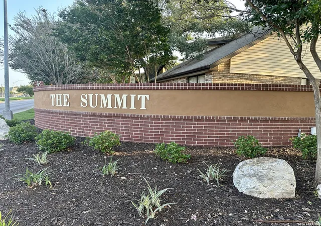 Photo 4 of Sale Pending at 1147 Summit Crst, San Antonio, TX 78258 | MLS# 1952636 | Listing updated on 2026-04-17
