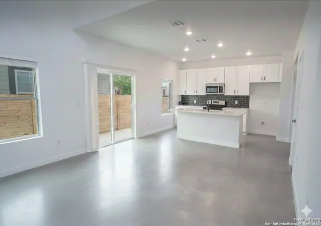 Photo 3 of Single family home for sale at 918 S Olive St 102, San Antonio, TX 78210 | MLS# 1952656 | Listing updated on 2026-04-07