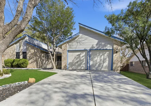 Photo 4 of Sale Pending at 6242 Madeleine Dr, San Antonio, TX 78229 | MLS# 1952658 | Listing updated on 2026-04-03
