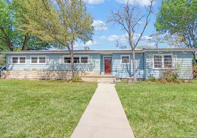 Photo 1 of Sale Pending at 1052 E Humphreys, Seguin, TX 78155 | MLS# 1952704 | Listing updated on 2026-04-20