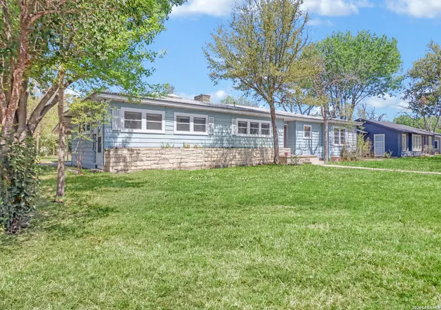 Photo 2 of Sale Pending at 1052 E Humphreys, Seguin, TX 78155 | MLS# 1952704 | Listing updated on 2026-04-20