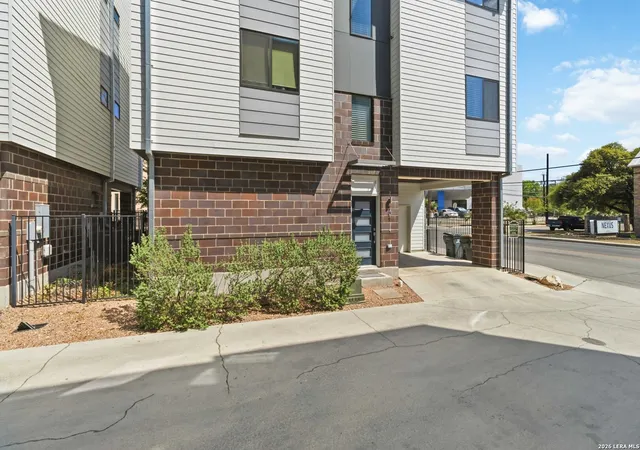 Photo 2 of Sale Pending at 303 W Cypress Unit 101, San Antonio, TX 78212 | MLS# 1952711 | Listing updated on 2026-05-05