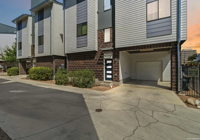 Photo 1 of Sale Pending at 303 W Cypress Unit 101, San Antonio, TX 78212 | MLS# 1952711 | Listing updated on 2026-05-05