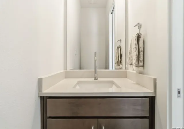 Photo 4 of Sale Pending at 303 W Cypress Unit 101, San Antonio, TX 78212 | MLS# 1952711 | Listing updated on 2026-05-05