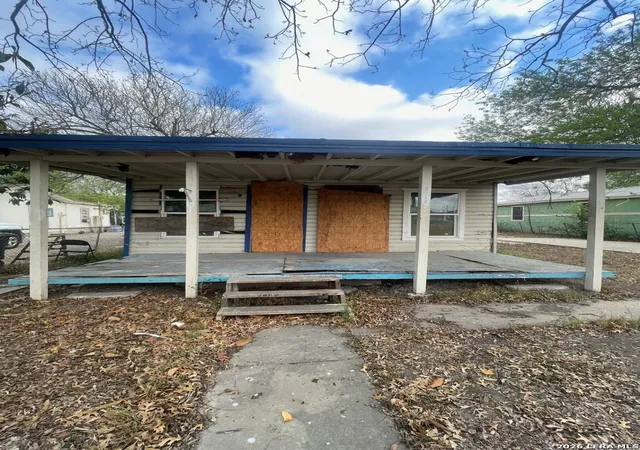 Photo 2 of Sale Pending at 129 Jesse, San Antonio, TX 78237 | MLS# 1952741 | Listing updated on 2026-09-10
