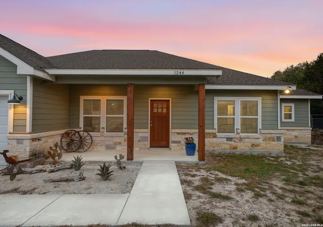 Photo 4 of Sale Pending at 1244 Lasso, Canyon Lake, TX 78133 | MLS# 1952764 | Listing updated on 2026-07-31
