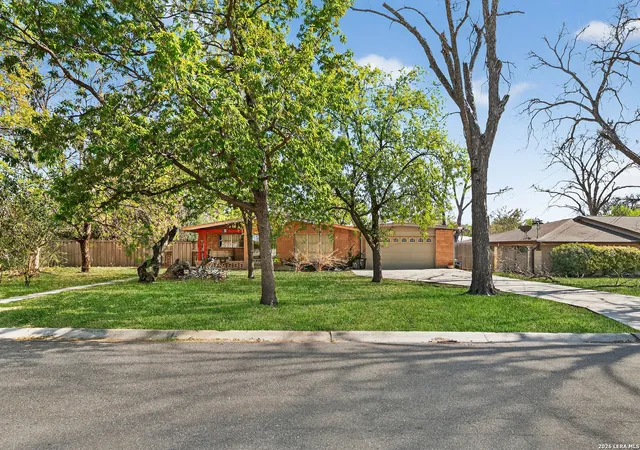Photo 2 of Sale Pending at 100 Riviera Dr, San Antonio, TX 78213 | MLS# 1952780 | Listing updated on 2026-04-13