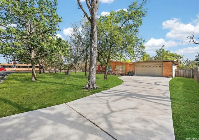 Photo 3 of Sale Pending at 100 Riviera Dr, San Antonio, TX 78213 | MLS# 1952780 | Listing updated on 2026-04-13