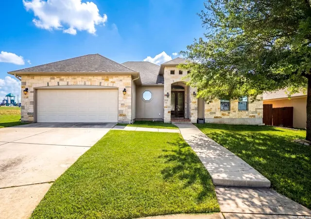 Photo 3 of Single family home for sale at 104 S Elise Dr, La Vernia, TX 78121 | MLS# 1952823 | Listing updated on 2026-05-11
