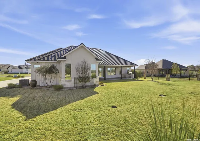 Photo 4 of Single family home for sale at 1020 Cielo Dr, Kerrville, TX 78028 | MLS# 1952834 | Listing updated on 2026-04-22