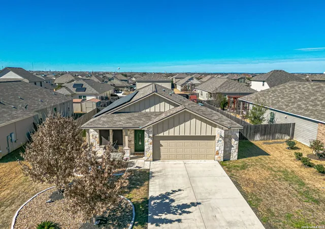 Photo 3 of Single family home for sale at 728 Rusty Gate Way, New Braunfels, TX 78130 | MLS# 1952837 | Listing updated on 2026-04-07