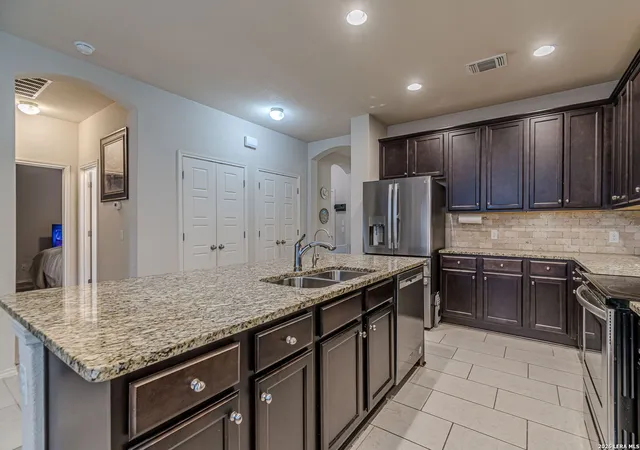 Photo 4 of Single family home for sale at 728 Rusty Gate Way, New Braunfels, TX 78130 | MLS# 1952837 | Listing updated on 2026-04-07