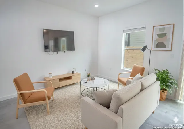 Photo 3 of Single family home for sale at 918 S Olive St 101, San Antonio, TX 78210 | MLS# 1952842 | Listing updated on 2026-04-07
