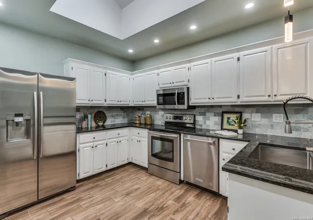 Photo 3 of Sale Pending at 2914 Hunters Strm St, San Antonio, TX 78230 | MLS# 1952848 | Listing updated on 2026-07-31