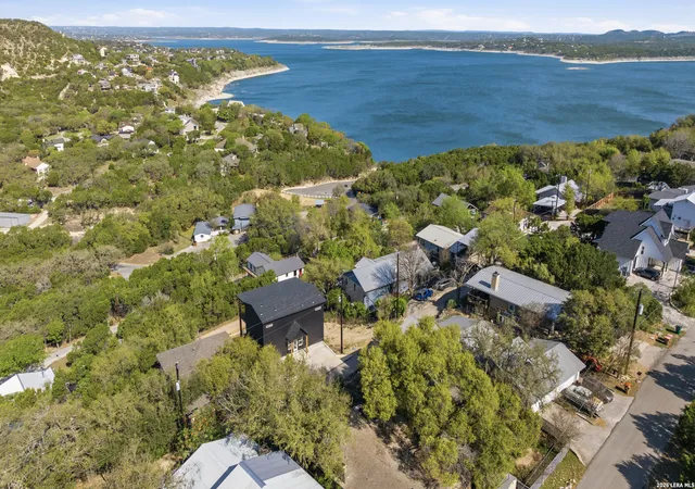 Photo 4 of Single family home for sale at 1123 Ledge Path, Canyon Lake, TX 78133 | MLS# 1952889 | Listing updated on 2026-10-28