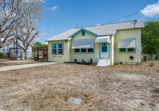 Photo 2 of Single family home for sale at 615 Main, Karnes City, TX 78118 | MLS# 1952896 | Listing updated on 2026-07-20