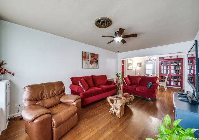 Photo 4 of Single family home for sale at 615 Main, Karnes City, TX 78118 | MLS# 1952896 | Listing updated on 2026-07-20