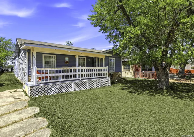 Photo 3 of Sale Pending at 521 N San Joaquin, San Antonio, TX 78228 | MLS# 1952907 | Listing updated on 2026-05-04