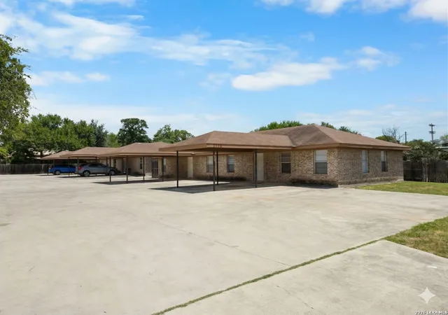 Photo 1 of Sale Pending at 1118 W Goodwin, Pleasanton, TX 78064 | MLS# 1952908 | Listing updated on 2026-04-29