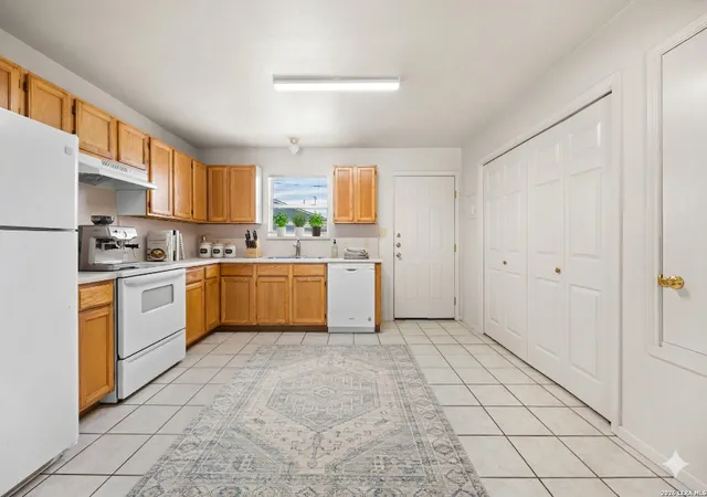 Photo 3 of Sale Pending at 1118 W Goodwin, Pleasanton, TX 78064 | MLS# 1952908 | Listing updated on 2026-04-29