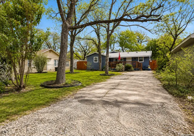 2nd image of 410 N Crisp, Uvalde, TX 78801 | MLS# 1952926