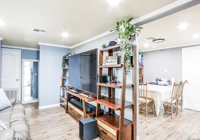 3rd image of 410 N Crisp, Uvalde, TX 78801 | MLS# 1952926