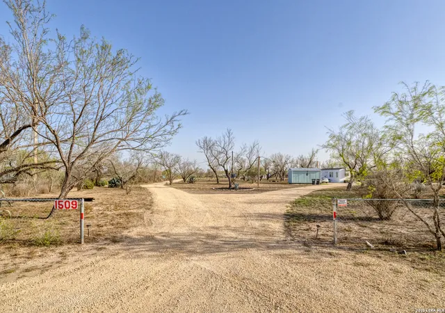3rd image of 1509 Westward Trail, Uvalde, TX 78801 | MLS# 1952982