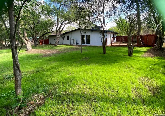 Photo 2 of Sale Pending at 115 Roleto Dr, San Antonio, TX 78213 | MLS# 1953042 | Listing updated on 2026-04-10