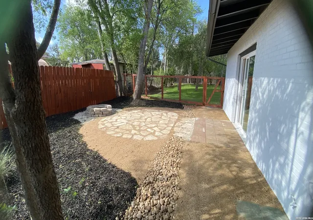 Photo 4 of Sale Pending at 115 Roleto Dr, San Antonio, TX 78213 | MLS# 1953042 | Listing updated on 2026-04-10