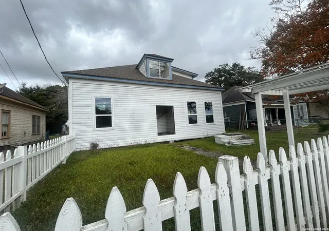 1st image of 1004 Cherry, Orange, TX 77630 | MLS# 1953097