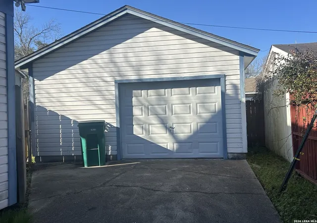 25th image of 1004 Cherry, Orange, TX 77630 | MLS# 1953097