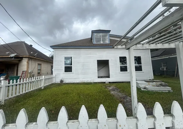 Photo 3 of Single family home for sale at 1004 Cherry, Orange, TX 77630 | MLS# 1953097 | Listing updated on 2026-07-11