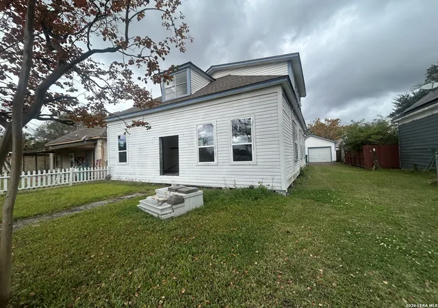 Photo 3 of Single family home for sale at 1004 Cherry, Orange, TX 77630 | MLS# 1953097 | Listing updated on 2026-07-11