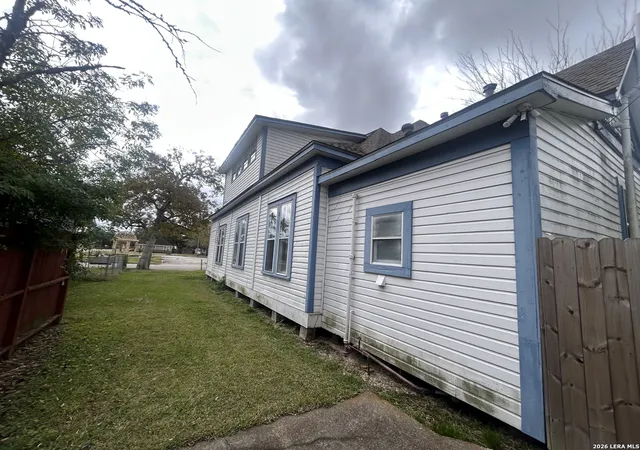 Photo 4 of Single family home for sale at 1004 Cherry, Orange, TX 77630 | MLS# 1953097 | Listing updated on 2026-07-11