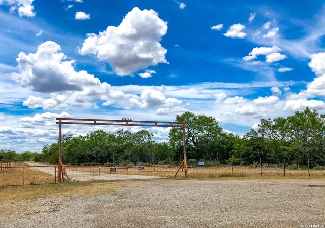 5th image of 1180 Cr 340, Jourdanton, TX 78026 | MLS# 1953141