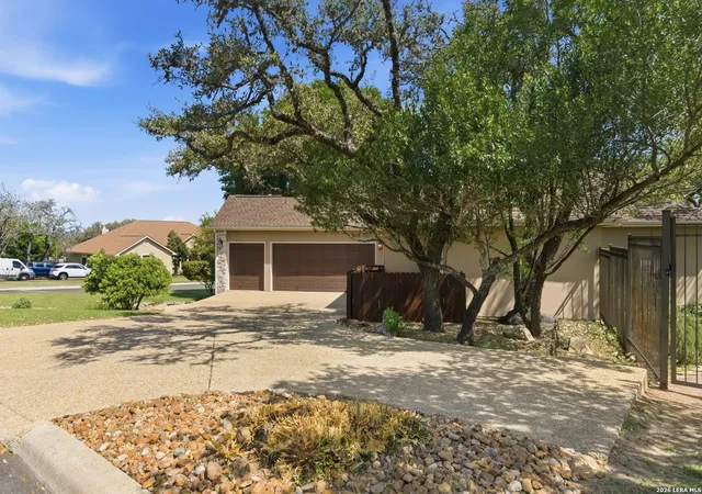 Photo 3 of Sale Pending at 29615 Fairway Blf, Boerne, TX 78015 | MLS# 1953142 | Listing updated on 2026-05-01