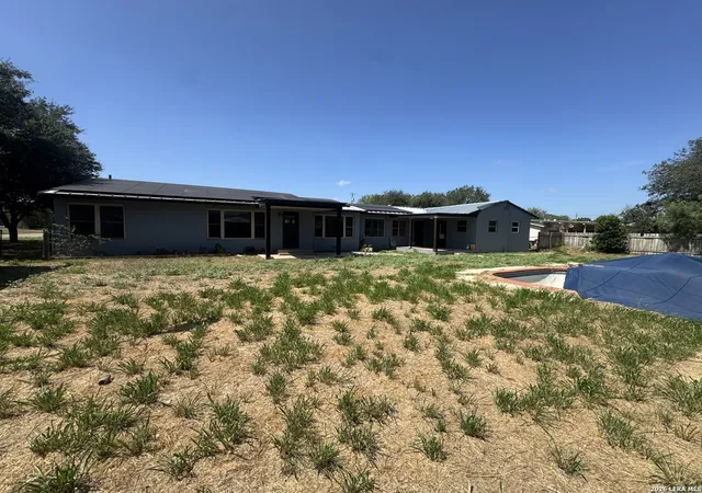 Photo 4 of Single family home for sale at 719 E Taft, Pearsall, TX 78061 | MLS# 1953177 | Listing updated on 2026-09-10