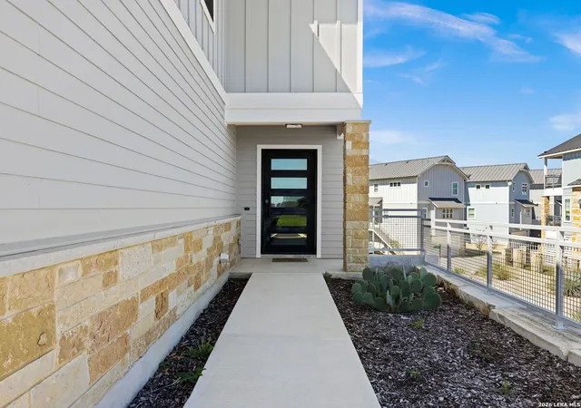 Photo 3 of Single family home for sale at 200 Archview Ln, Kingsland, TX 78639 | MLS# 1953287 | Listing updated on 2026-06-01
